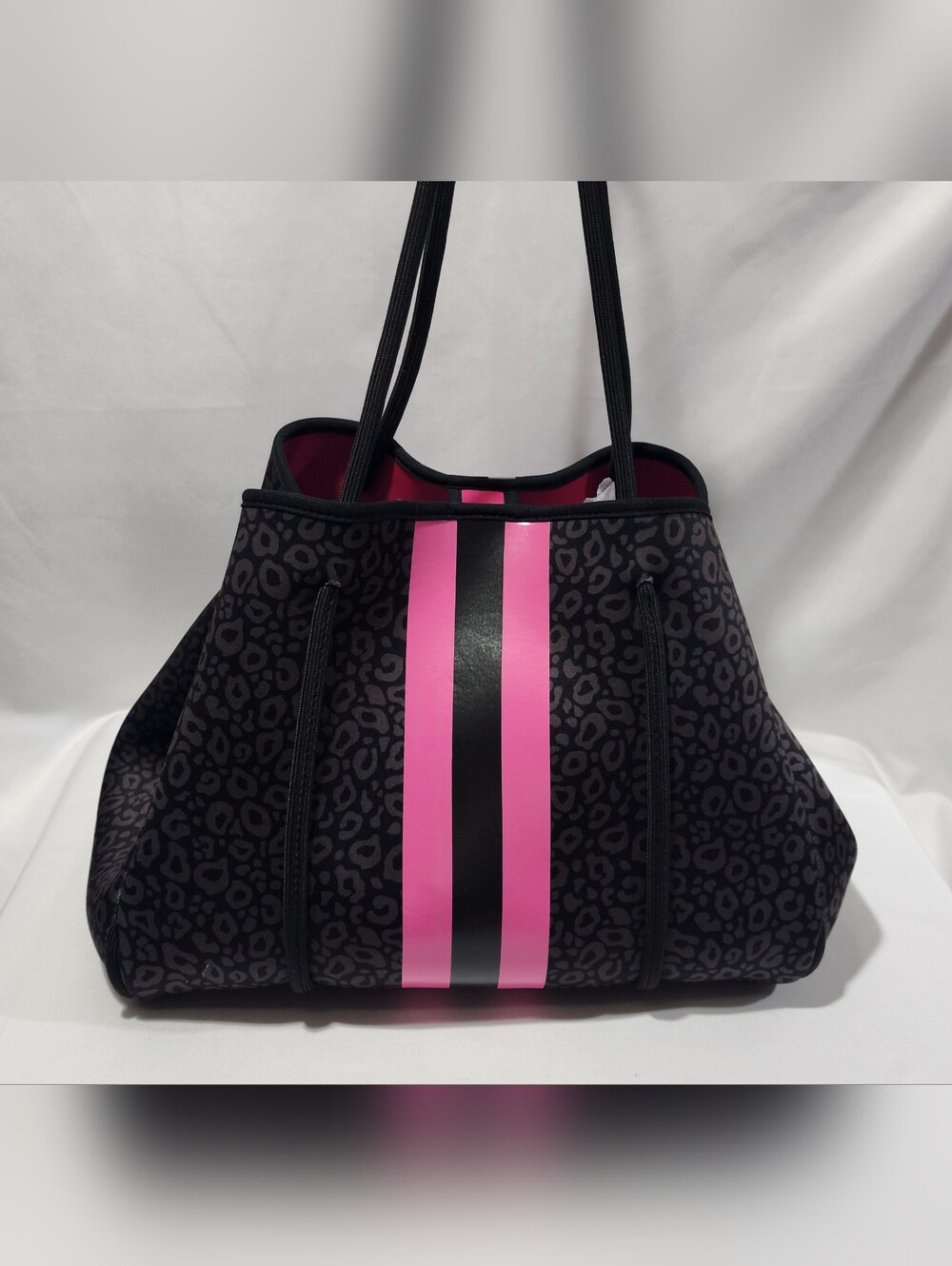 Glitzy Girlz Boutique Black Leopard Neoprene Tote w/ Pink Stripe Matching Pouch - Picture 5 of 13